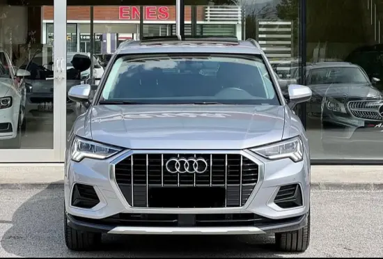 Wynajmij Audi Q3 z 2022 roku w Tirana