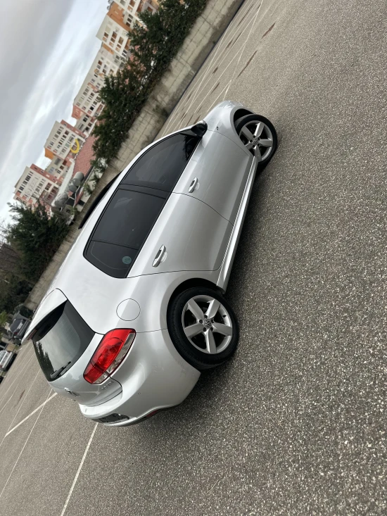 Rent a 2013 Volkswagen Golf 6 in Durrës