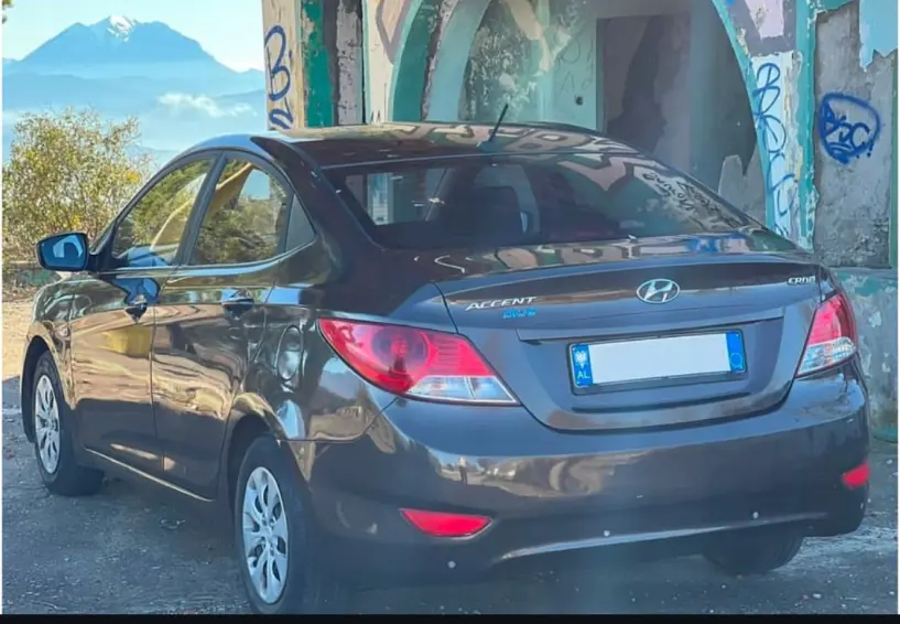 Alquila un coche en Tirana