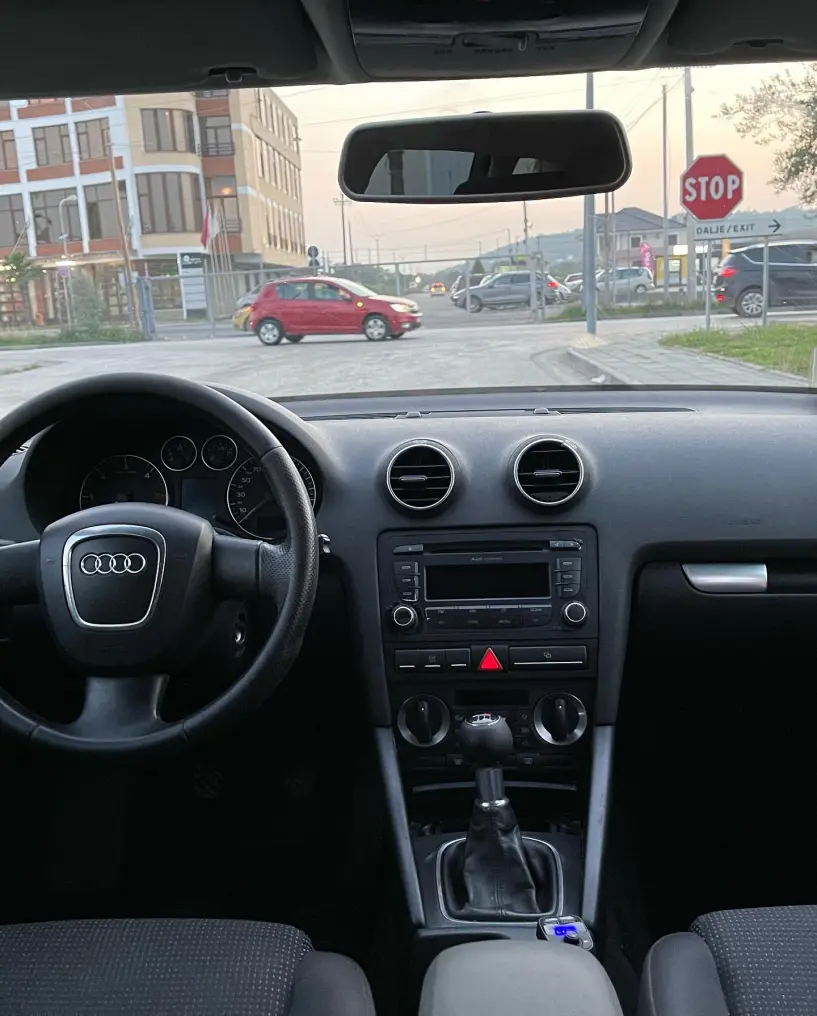 Alquila un coche en Tirana