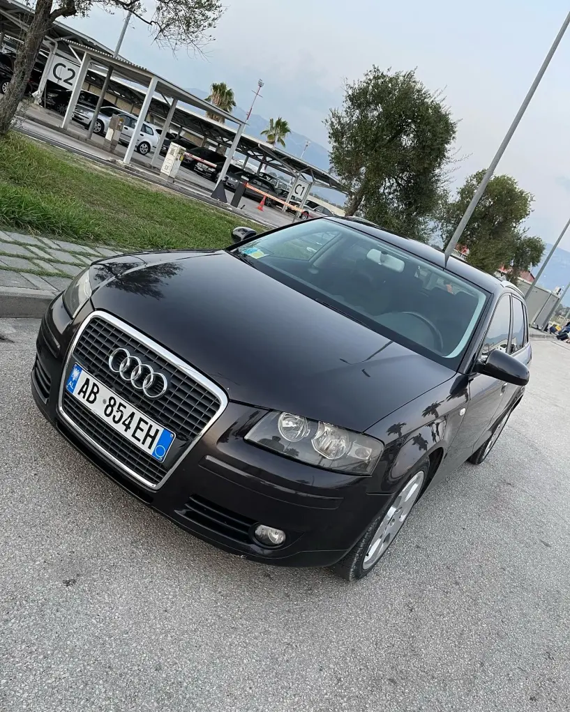 Alquila un coche en Tirana