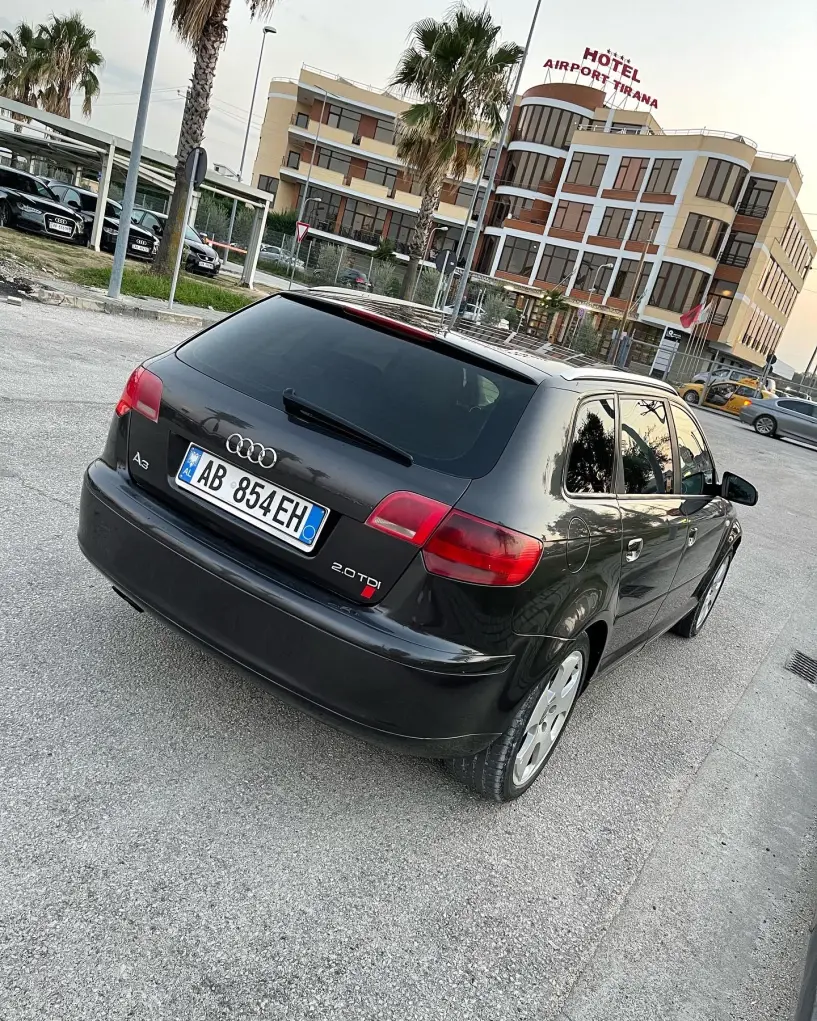 Alquila un coche en Tirana
