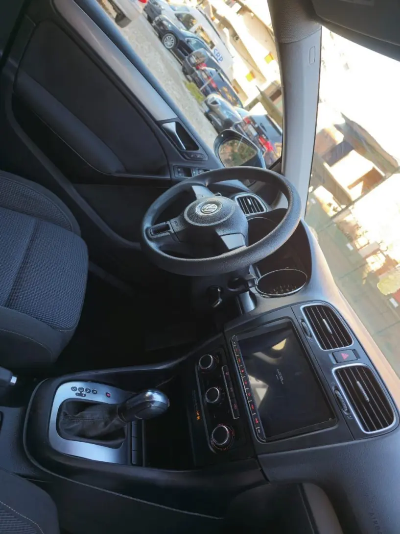 Alquila un coche en Tirana