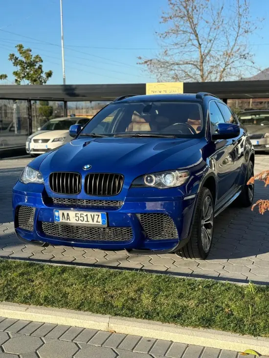 Merrni me qira një BMW X6 të vitit 2016 në Tirana