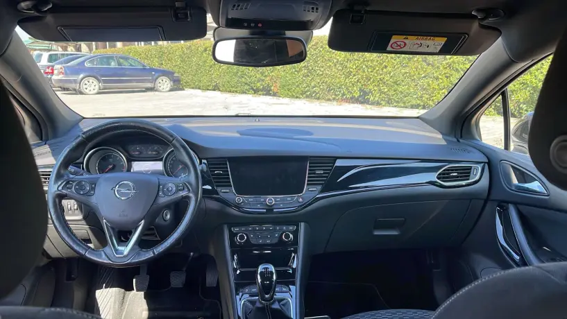 Alquila un coche en Tirana