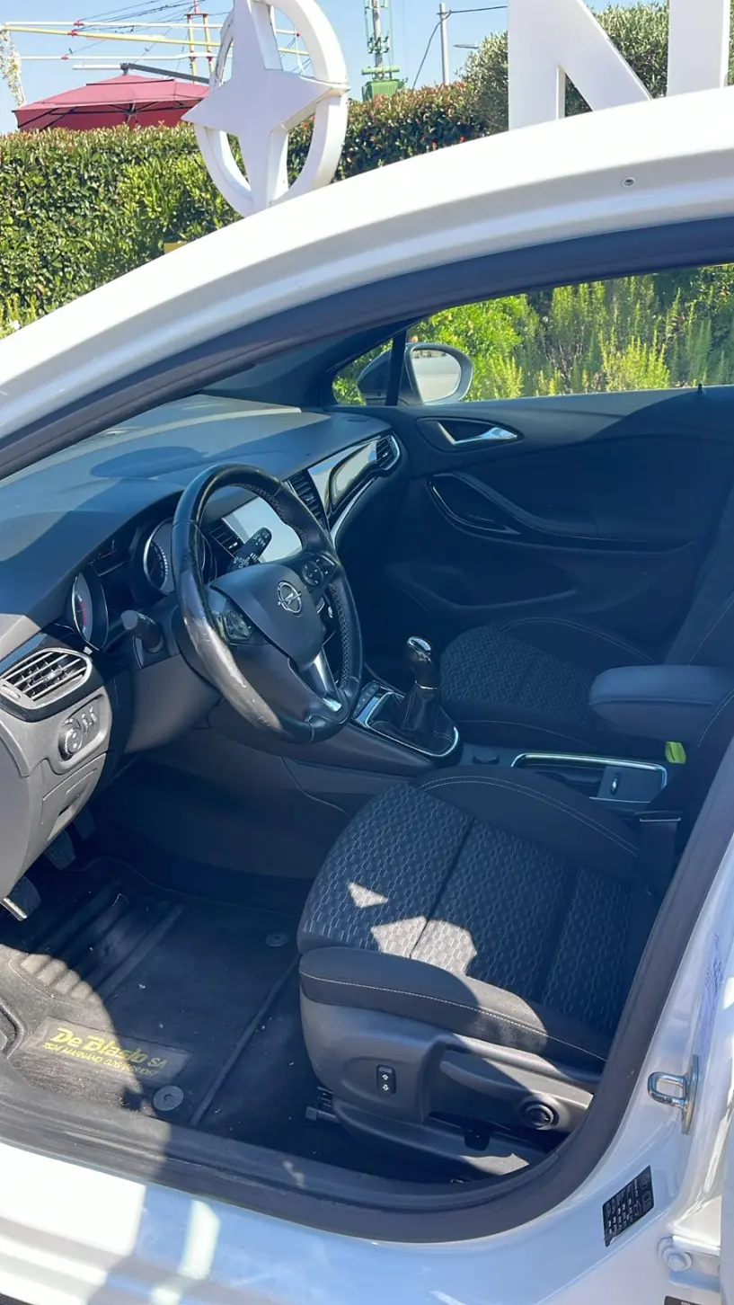 Alquila un coche en Tirana