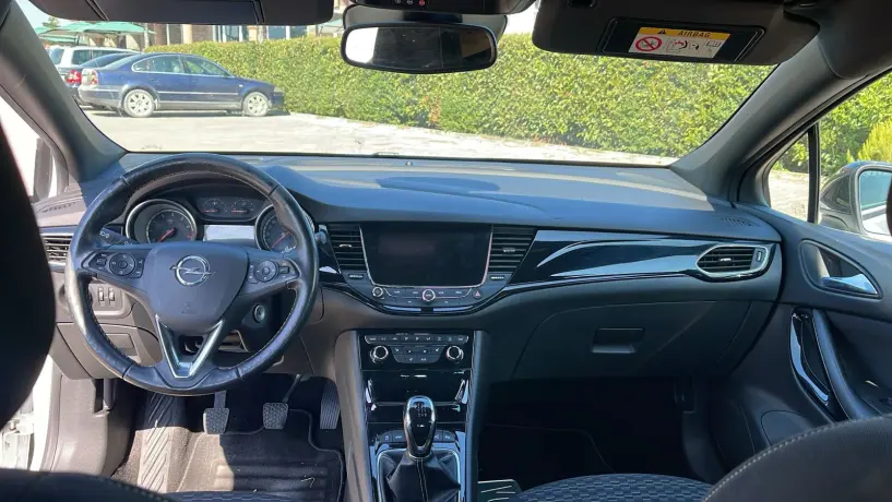 Alquila un coche en Tirana