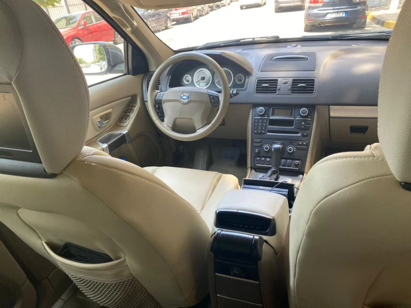 Alquila un coche en Tirana