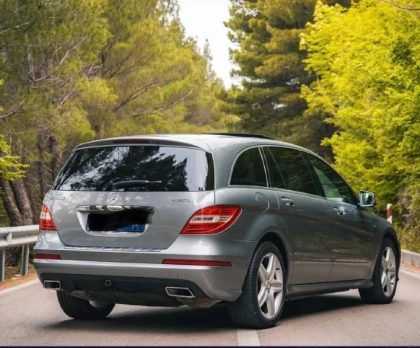 Alquila un coche en Tirana