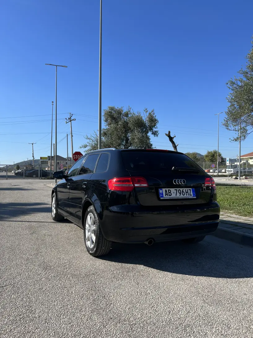 Noleggia un'auto a Tirana