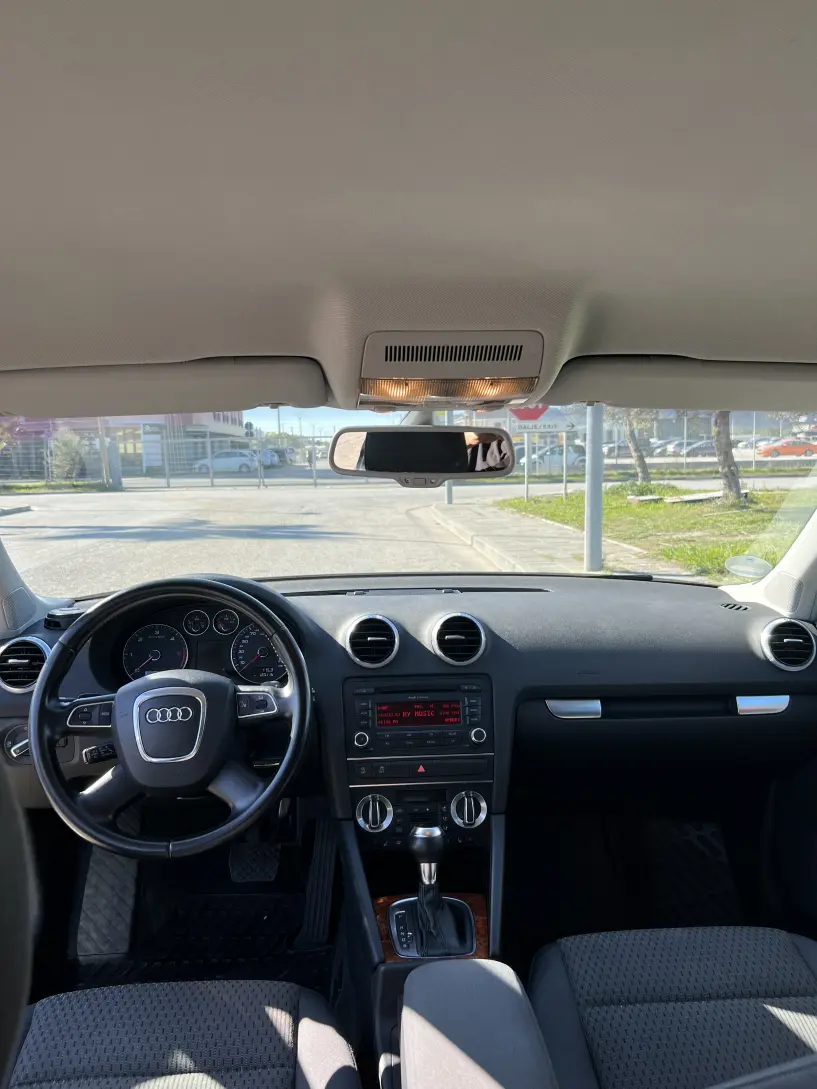 Noleggia un'auto a Tirana