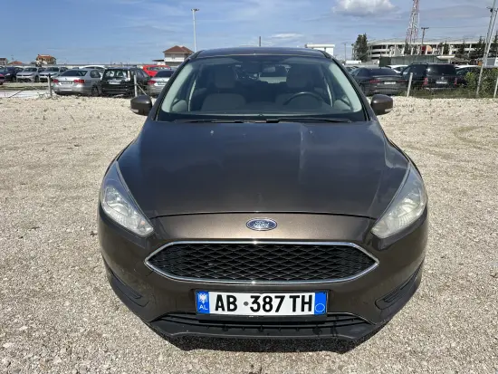Noleggia una Ford Focus dell'anno 2017 a Tirana