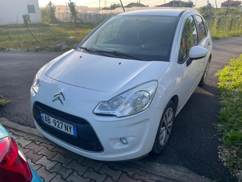 Wynajmij samochód w Tirana