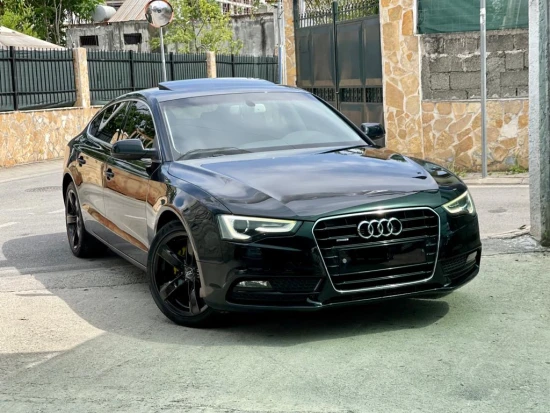 Wynajmij Audi A5 z 2015 roku w Tirana