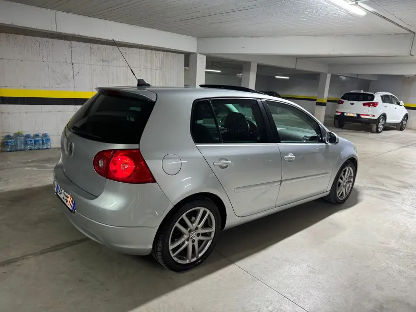 Wynajmij samochód w Tirana