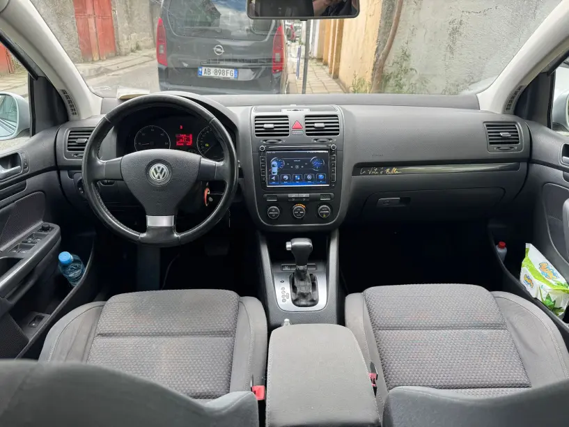 Wynajmij samochód w Tirana