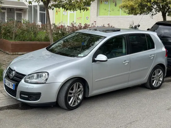 Rent a 2009 Volkswagen Golf 5 in Tirana