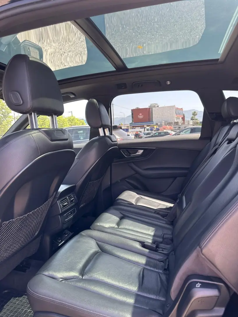 Merrni me qira një makinë në Tirana