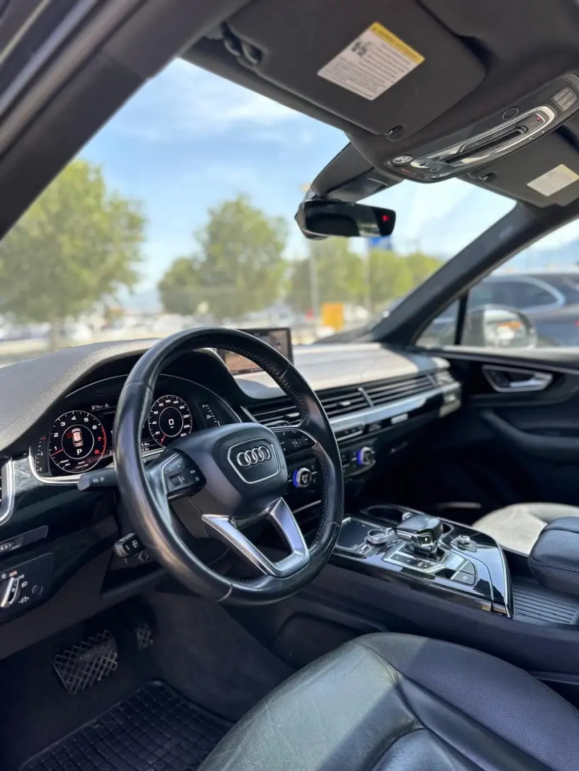 Merrni me qira një makinë në Tirana