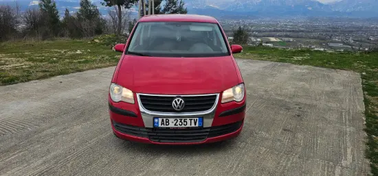 Rent a 2008 Volkswagen Touran in Tirana