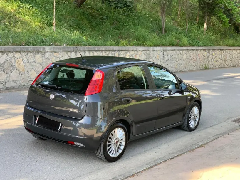 Auto mieten in Tirana