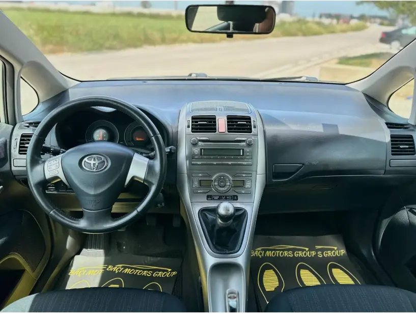 Alquila un coche en Tirana