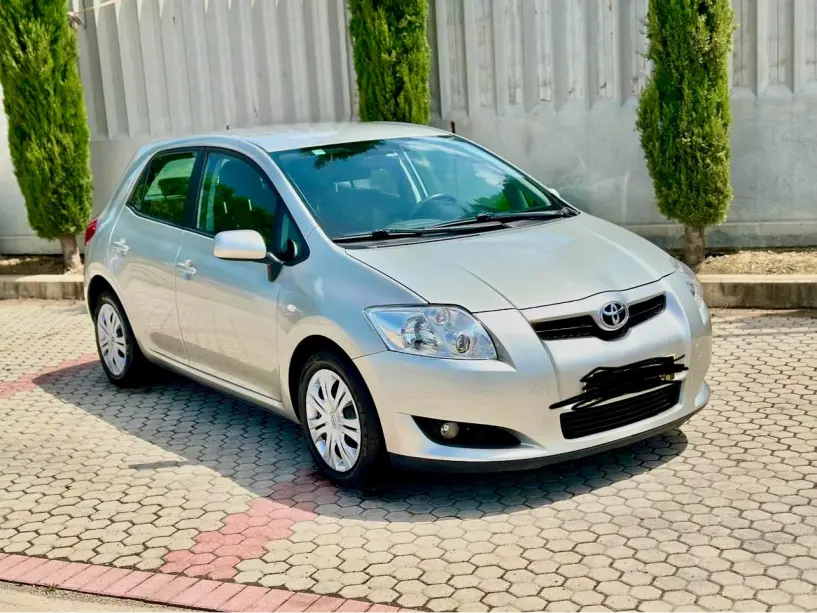 Alquila un coche en Tirana