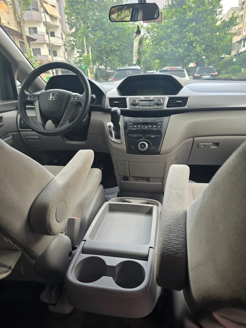 Noleggia un'auto a Tirana