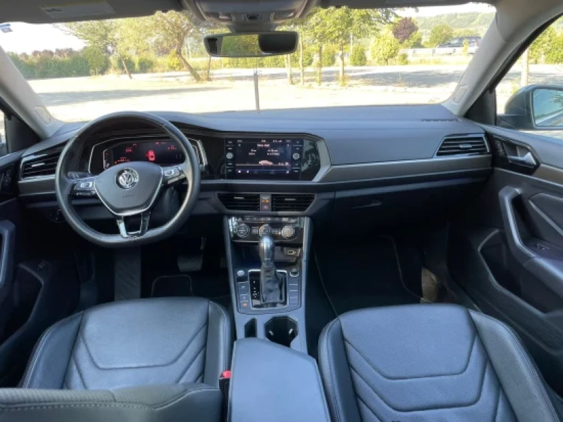 Noleggia un'auto a Tirana