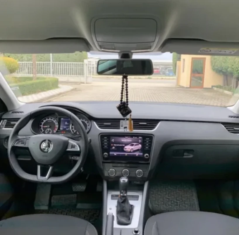 Alquila un coche en Tirana