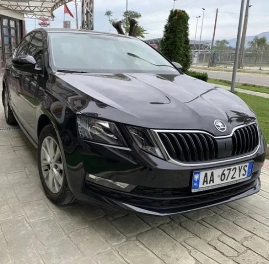 Alquila un 2019 Skoda Octavia en Tirana