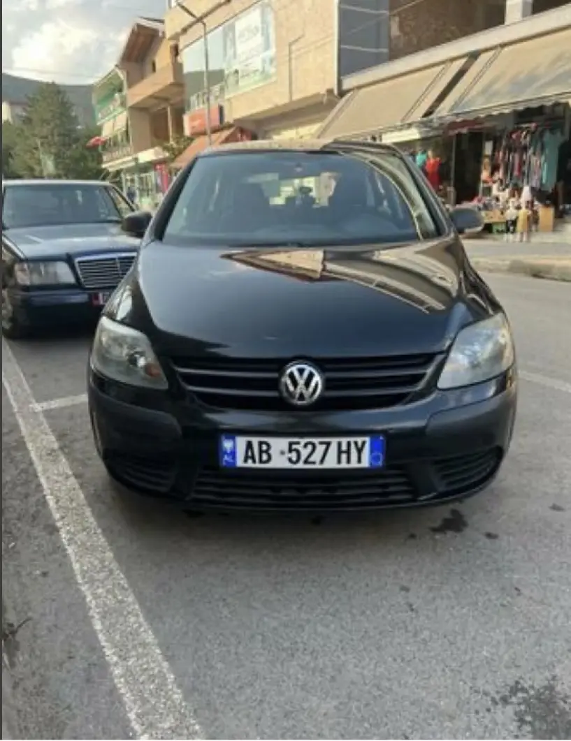 Alquila un coche en Tirana