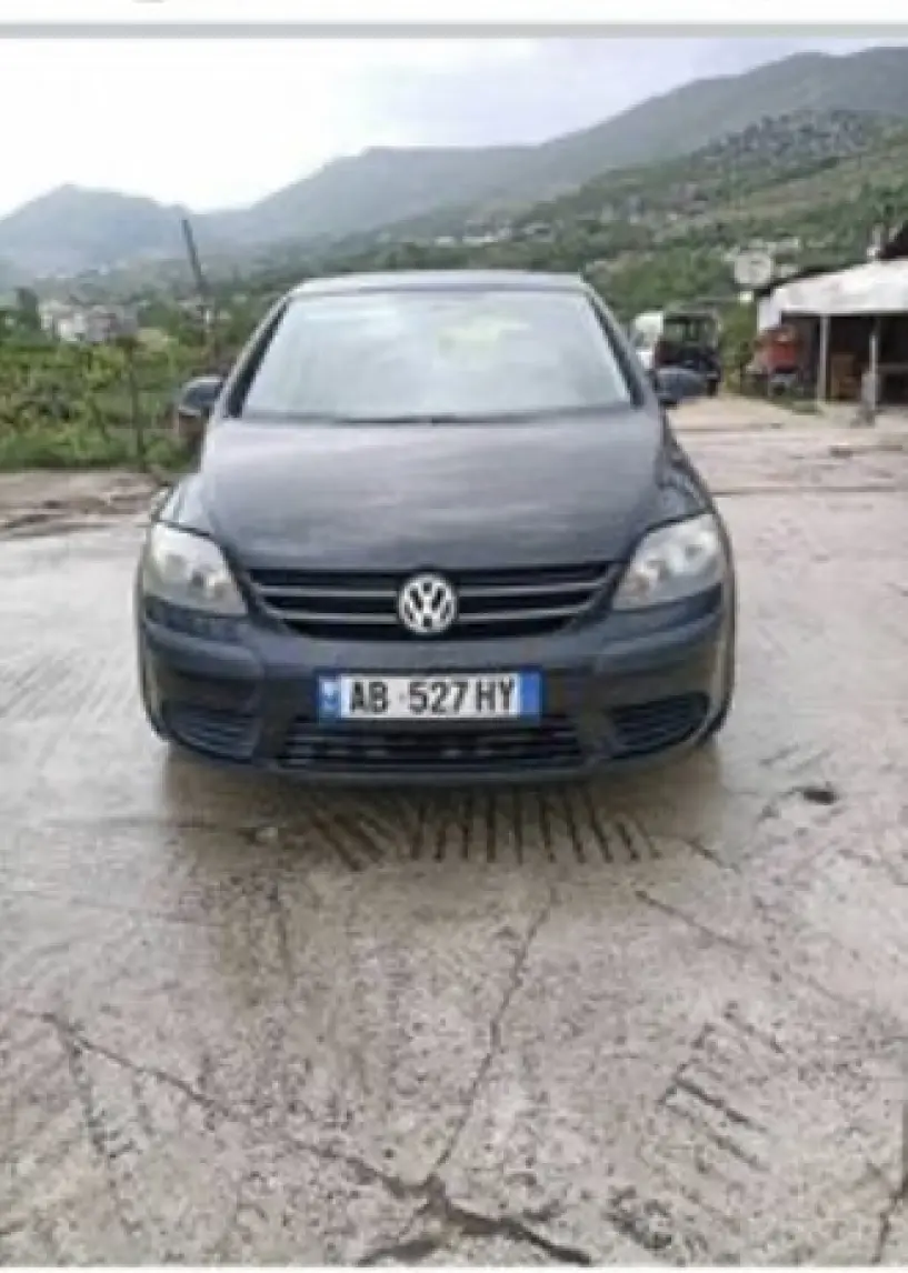 Alquila un coche en Tirana