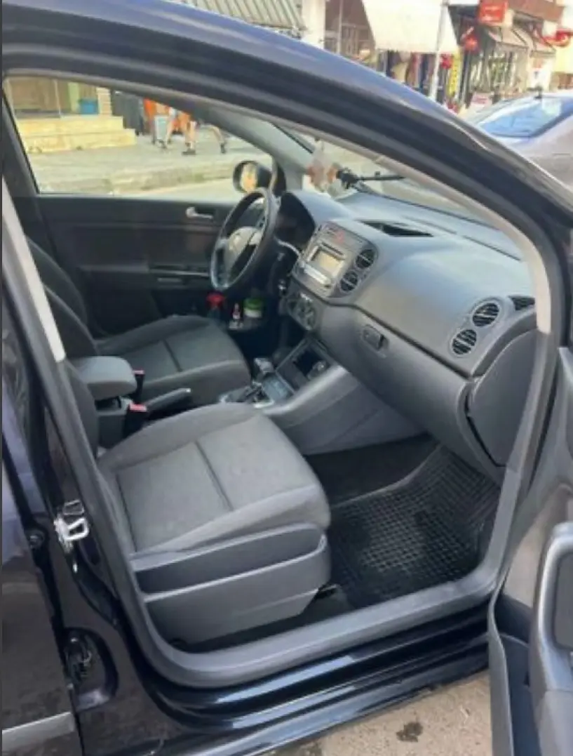 Alquila un coche en Tirana