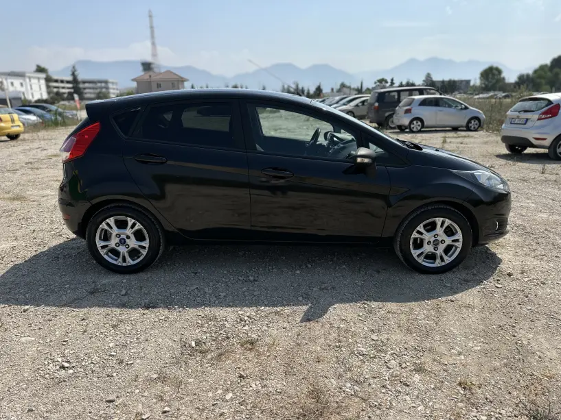 Louer une voiture à Tirana