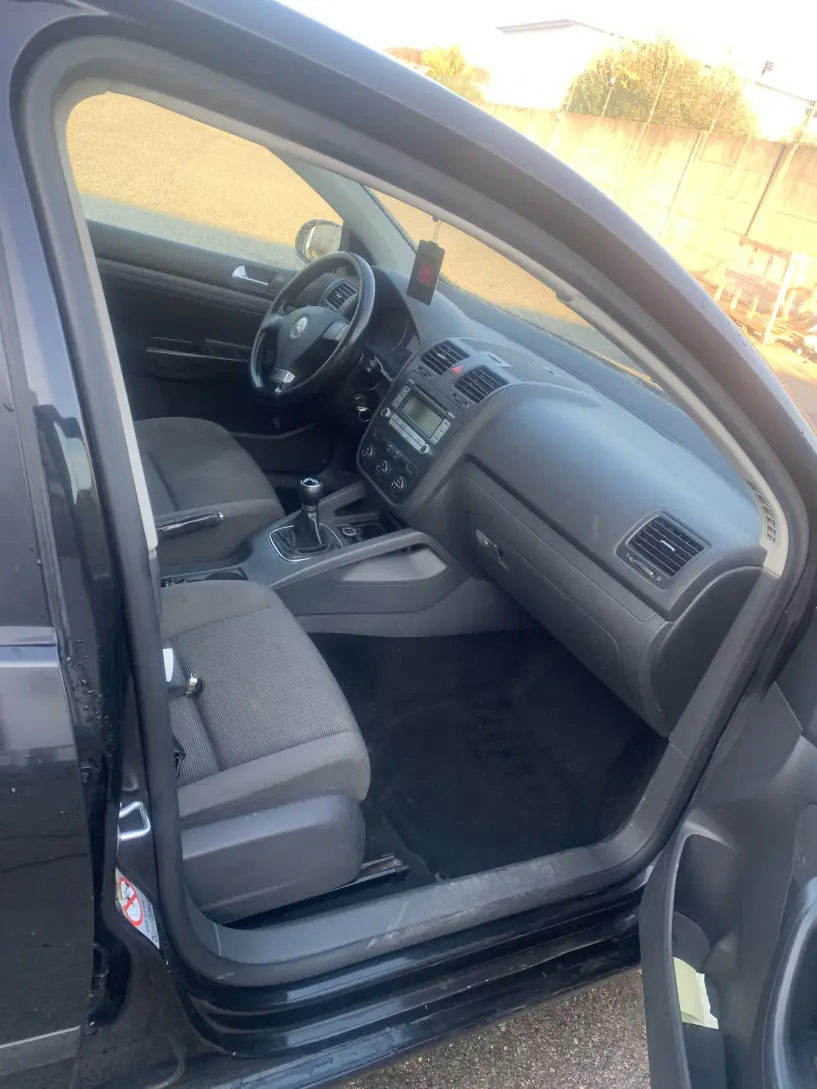 Merrni me qira një makinë në Shkodër