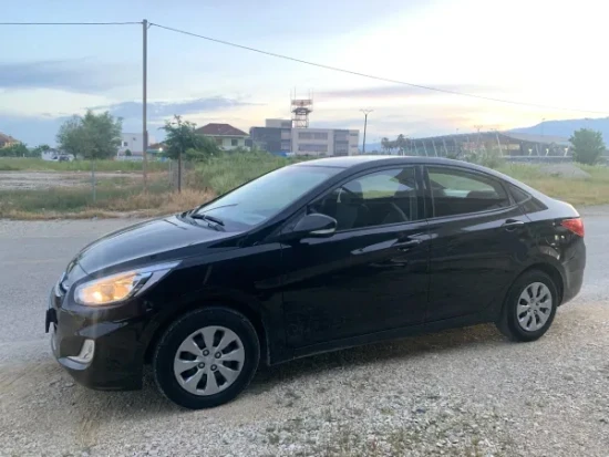 Alquila un 2019 Hyundai Accent en Tirana