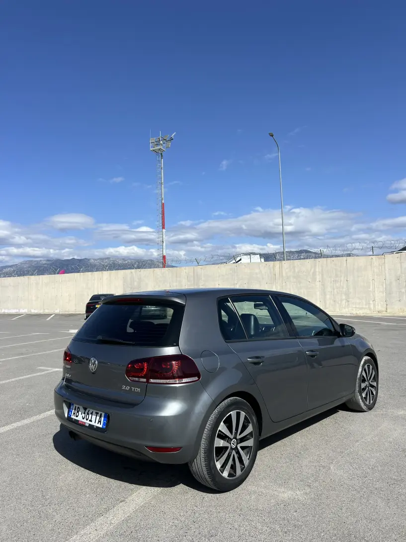 Noleggia un'auto a Tirana