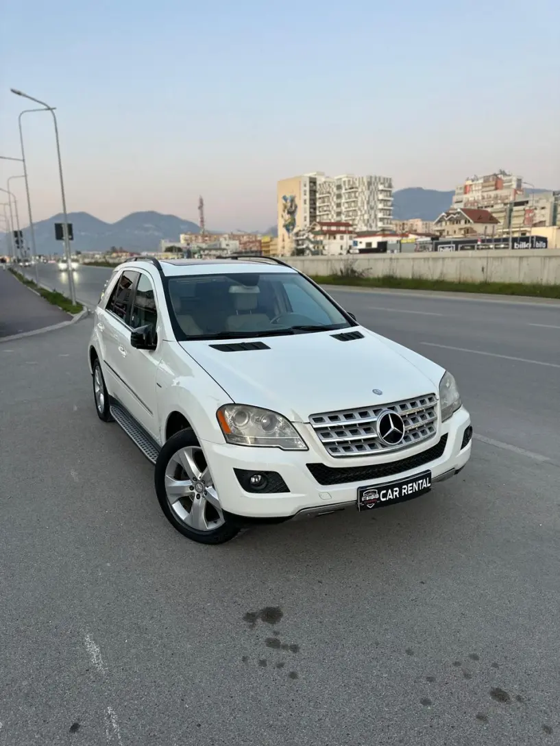 Alquila un coche en Tirana