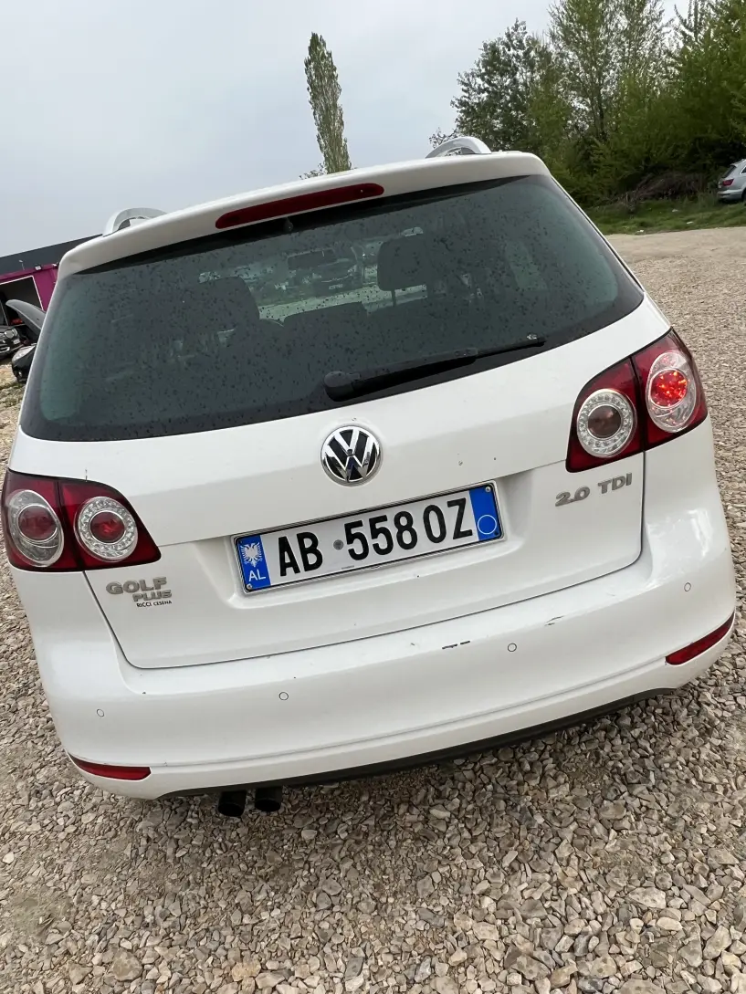 Merrni me qira një makinë në Tirana