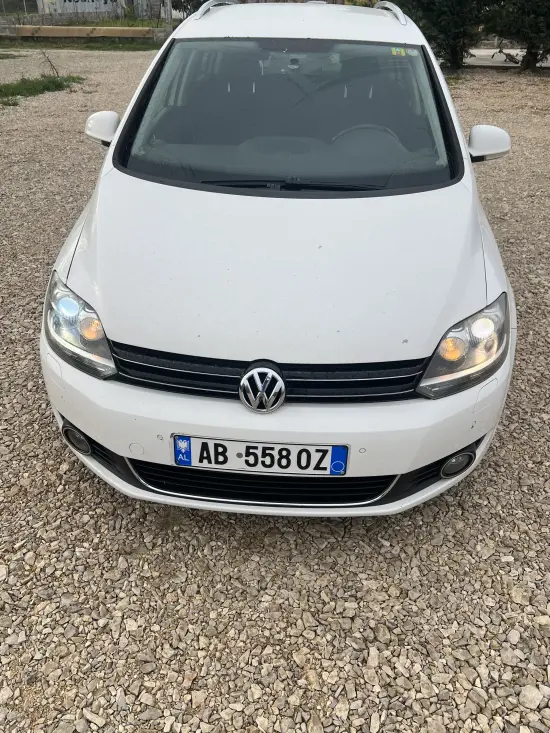 Alquila un 2015 Volkswagen Golf Plus en Tirana