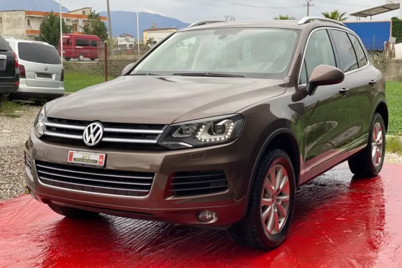 Noleggia un'auto a Tirana