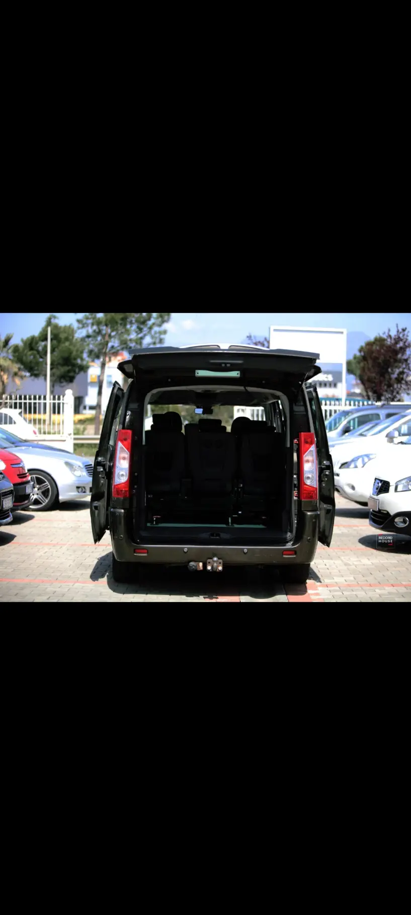 Noleggia un'auto a Tirana