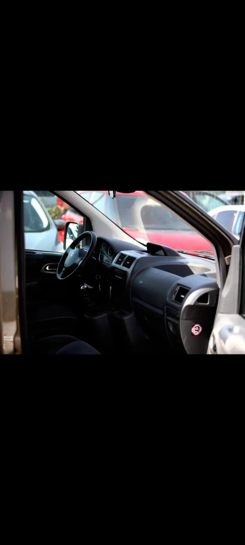 Noleggia un'auto a Tirana