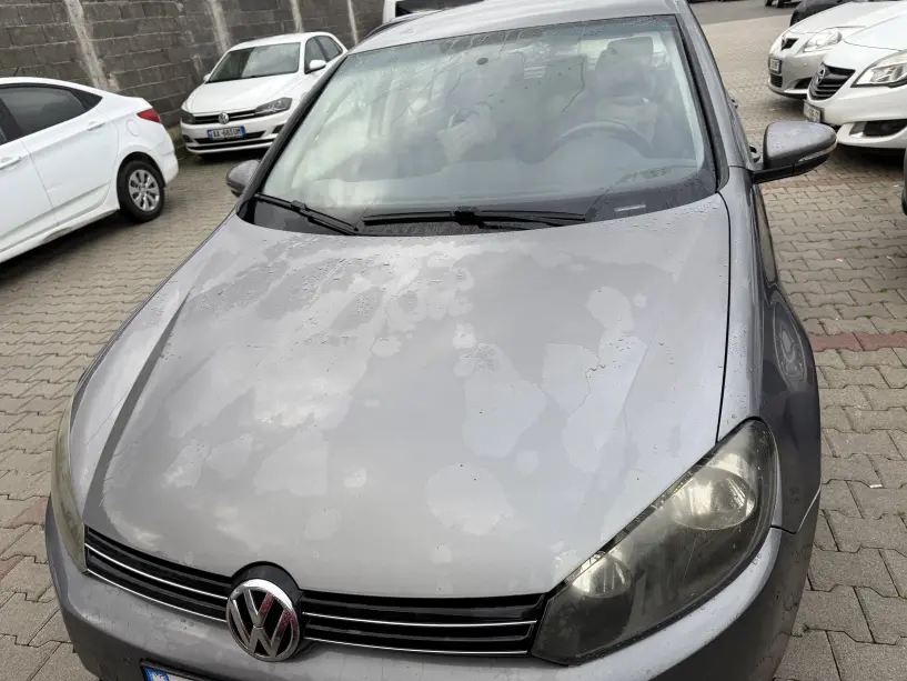 Noleggia un'auto a Tirana