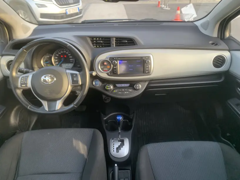 Alquila un coche en Tirana