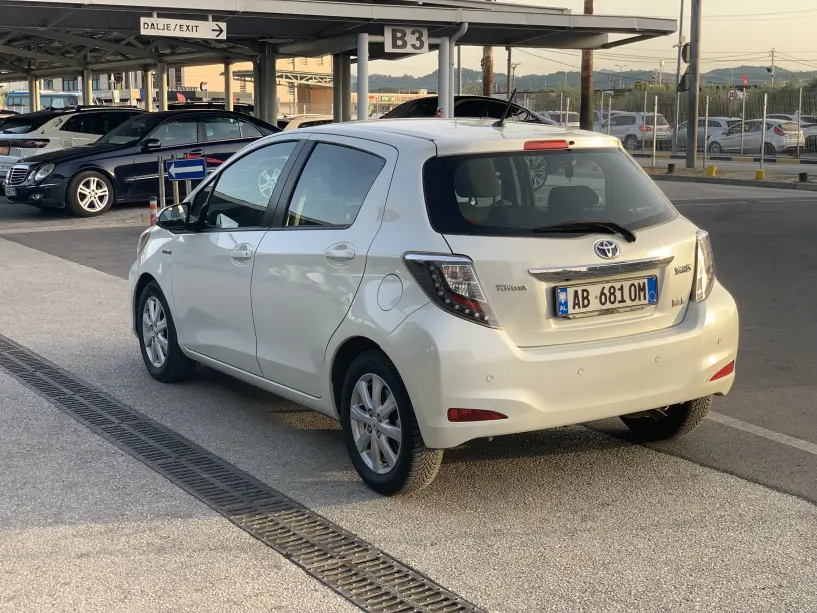Alquila un coche en Tirana