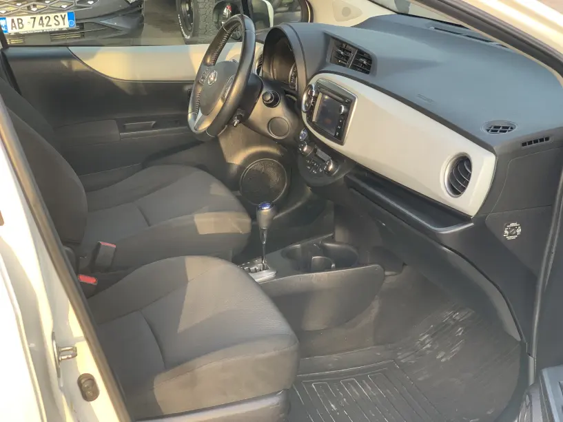 Alquila un coche en Tirana