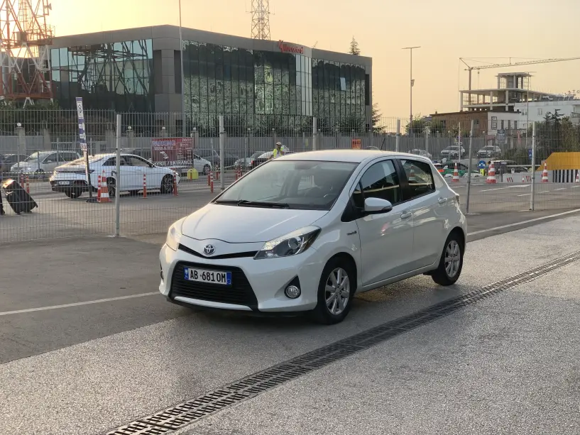 Alquila un coche en Tirana