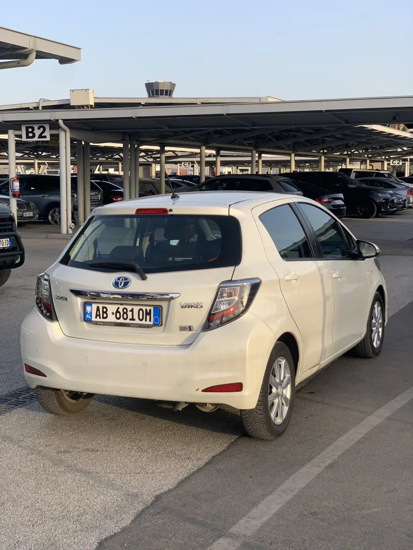 Alquila un coche en Tirana